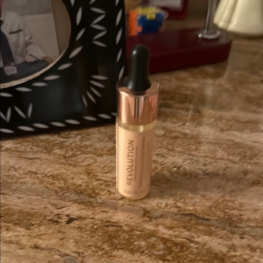 Revolution Cream Primer Makeup - Picture 2 of 6